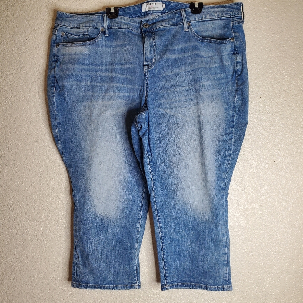 Torrid Plus size 28 Denim Waist 56 Inch Cut # 202087 5 Pocket Denim Jeans Capri